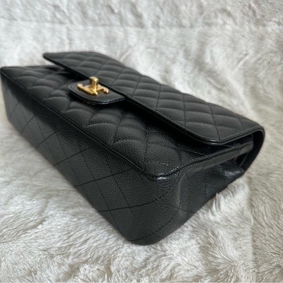 Classic medium flap bag - Picture 14 of 17